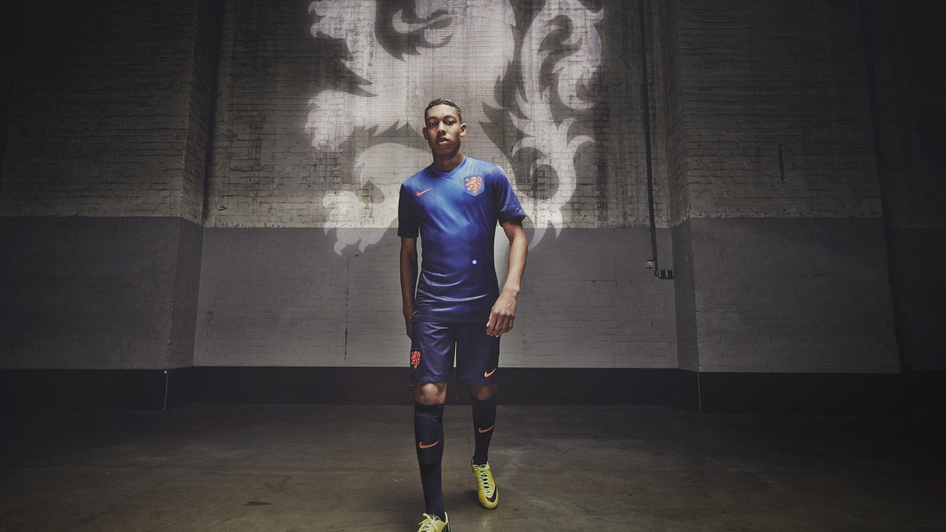 海星体育-舒梅切尔忧心布鲁诺伤缺动摇曼联根基，新援约罗对阵维拉全场表现低迷引深思