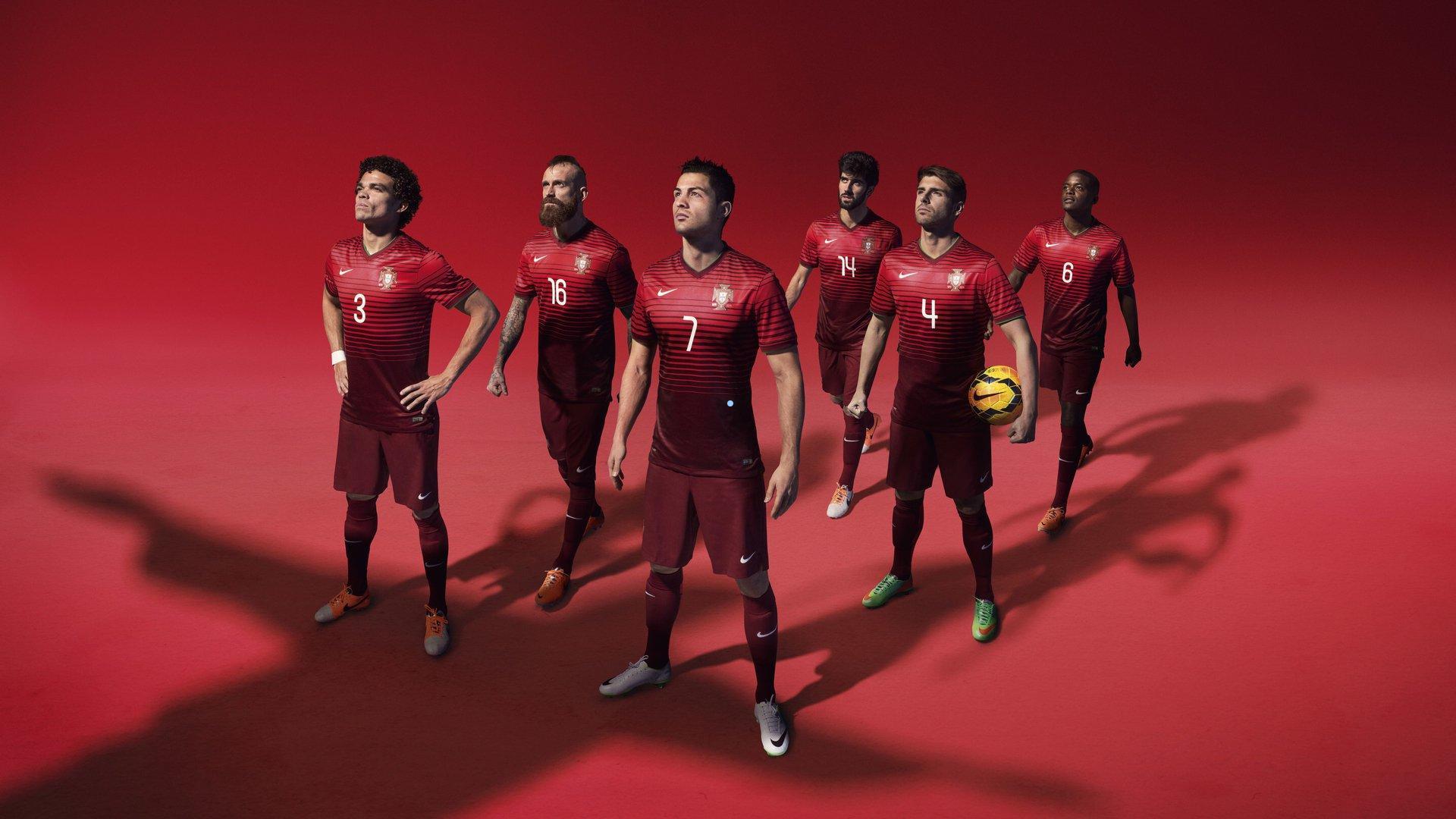 贡萨洛戴帽引爆全场，姆巴佩看台拍手喝彩